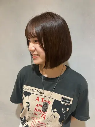 ショート カラー 切りっぱなしボブ 艶カラー🌷江梨🍎のヘアスタイル