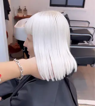 ミディアム カラー 艶ハイトーンブリーチ 🌈小林侑雅のヘアスタイル