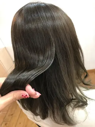 セミロング カラー 荒木 ひろかのヘアスタイル