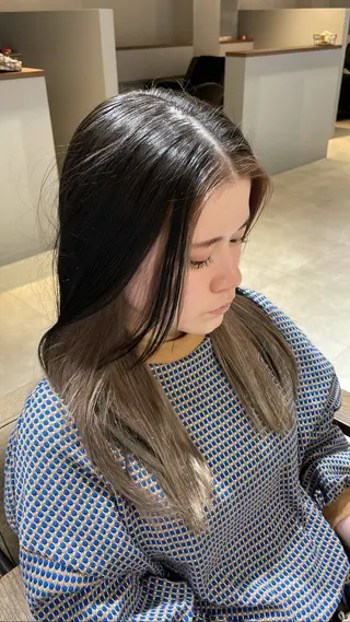 ロング カラー エマ ピボット 中川店所属・富原崇太/切りっぱな しボブ/透明感カラーのヘアスタイル