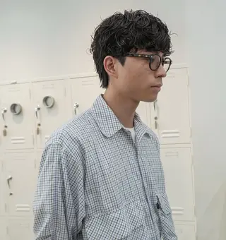 ショート カラー パーマ メンズ キッズ 岩本晴佳/波巻きパー マ/フェザーパーマのヘアスタイル