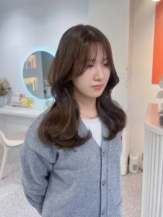 ミディアム カラー 淺井 捺央のヘアスタイル