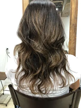 ロング カラー ヘアアレンジ LINKIE リンキーのヘアスタイル