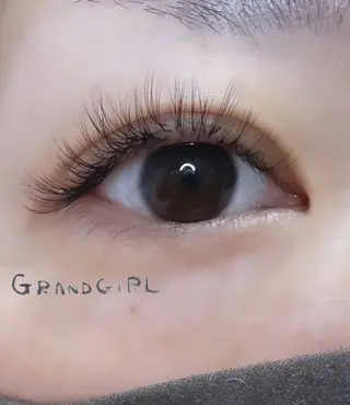 マツエク・マツパ GRANDGIRL所属・ヨシダ セリナのマツエク・マツパデザイン