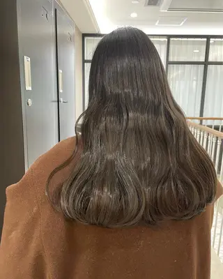 セミロング salowin銀座6丁目所属・銀座 Megumiのヘアスタイル