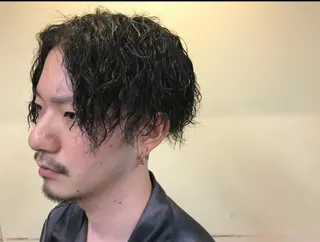 ミディアム パーマ メンズ ヨシミ カズヤのヘアスタイル