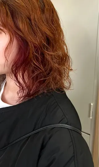 カラー 長谷川 七海のヘアスタイル