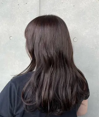 カラー 岡田 梨紗のヘアスタイル