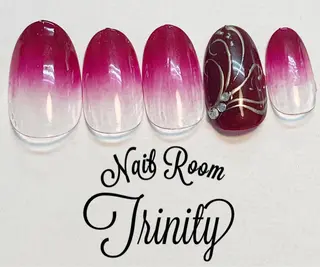 ネイル Trinity ネイリストスタッフのネイルデザイン