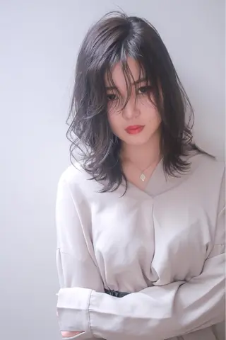 ミディアム カラー 伊藤 裕貴のヘアスタイル