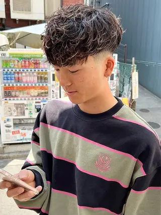 ショート パーマ メンズ 豊崎 佑輔のヘアスタイル
