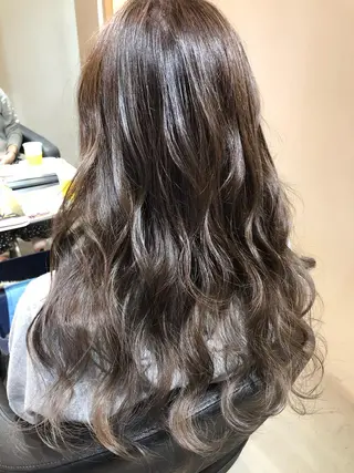 カラー 早川 真幸のヘアスタイル