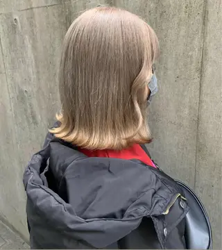 ミディアム カラー ハイトーン/ワンカラ /レイヤー/ウルフのヘアスタイル