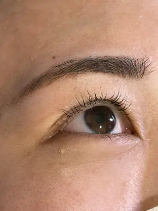 マツエク・マツパ cure所属・井上 真里奈のヘアスタイル