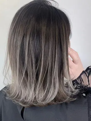 カラー ＿WHITE鳳店 アンダーバーホワイトのヘアスタイル