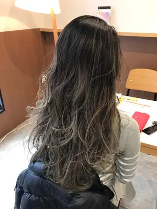 ロング Emitas.宮街道店所属・森崎 士/似合わせカラーのヘアスタイル