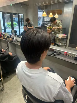 ミディアム 【明大前フェード/ ハイトーンカラー岳】のヘアスタイル