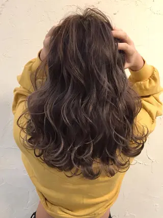 ミディアム カラー 韓国レイヤー外国人風 透明感カラー髪質改善のヘアスタイル