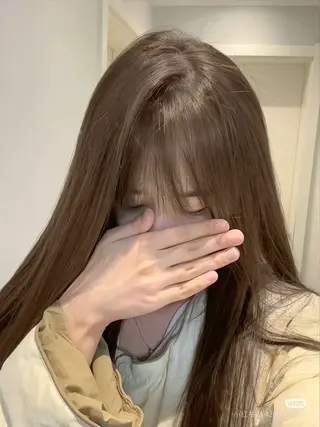 セミロング カラー サロウィン　神戸三宮店所属・三宮No.1ブリーチ 無しカラー/杉山太貴のヘアスタイル