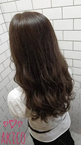 ロング カラー LUXBE GALLERY なんば駅前店所属・ラックスビーギャラリ ー AKICOのヘアスタイル