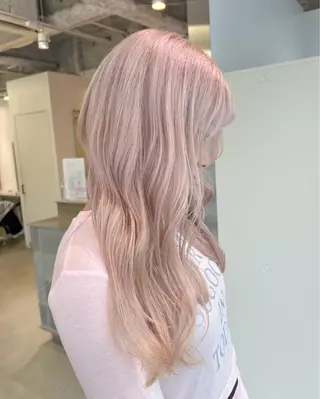 ロング カラー 艶ハイトーン🔆 ️️️安座間 希のヘアスタイル