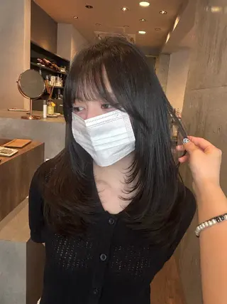 セミロング 𝐑𝐈𝐎/艶カラ ー/レイヤーカットのヘアスタイル