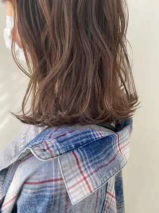 ミディアム カラー ANNA /艶髪/ハイトーンのヘアスタイル