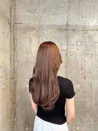 ロング カラー アダチ ヒヨリのヘアスタイル