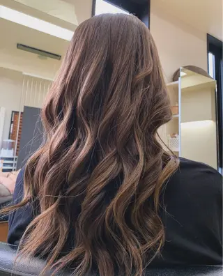 ロング 理美容室モテナ所属・カトリ プージャのヘアスタイル