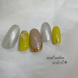 ネイル 粟津 美紀のネイルデザイン