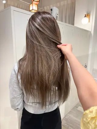 ロング カラー peg.hair所属・ブリーチカラー🫧 森　凪沙のヘアスタイル