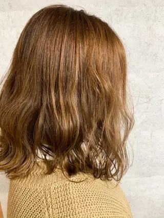 ミディアム カラー uru【ウル】所属・島守 桃香のヘアスタイル