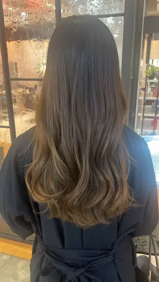 ロング GRAND SOCIE 御影所属・岡﨑 怜奈のヘアスタイル