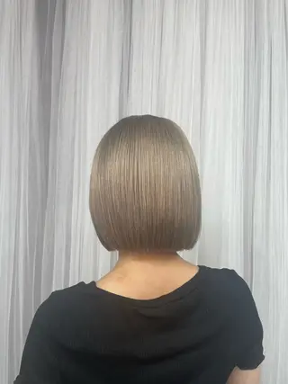 ショート カラー 手塚 由佳のヘアスタイル