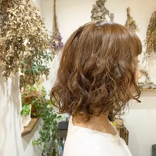ミディアム パーマ 佐藤 美咲のヘアスタイル