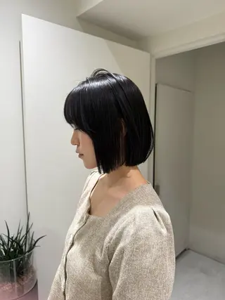 ショート ぱつっとボブ/透明感 カラー/Ayakaのヘアスタイル
