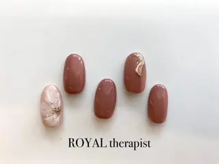 ネイル 【尾下】 ロイヤル•セラピストのネイルデザイン