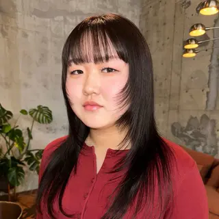 セミロング 澁谷 咲映のヘアスタイル