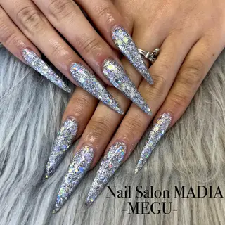 ネイル MADIA藤沢所属・MADIA MEGUのネイルデザイン