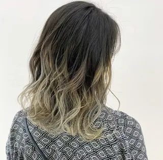 セミロング アダチ コウスケのヘアスタイル