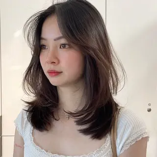 セミロング カラー レイヤー/ブリーチ ♥️【木坂 桃歌】のヘアスタイル