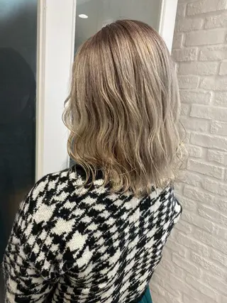 セミロング 🍀透明感抜群🍀/ ハイトーンカラーのヘアスタイル