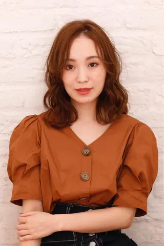 ミディアム パーマ 渡辺 加菜子のヘアスタイル