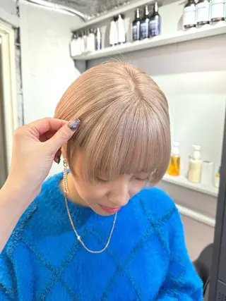 ショート カラー ブリーチ/ハイトーン 艶カラー/ユリナのヘアスタイル