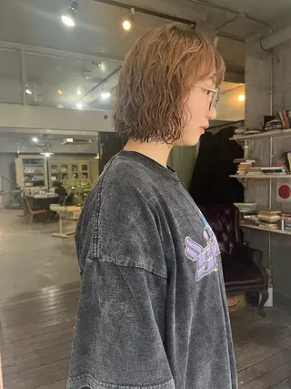 ミディアム パーマ ハイトーン/顔まわり レイヤー/YUKAのヘアスタイル