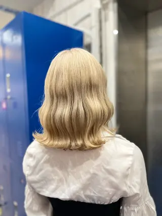 ミディアム white.梅田所属・White梅田  ／ COCOのヘアスタイル