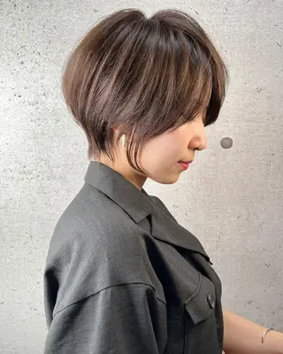 ショート ＿WHITE鳳店 アンダーバーホワイトのヘアスタイル