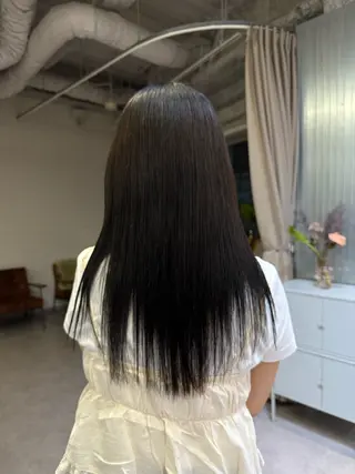 ロング やはらりの/ 透明感カラー‎のヘアスタイル