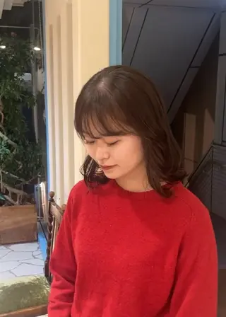 ミディアム カラー CYAN.栄店所属・久野 紗愛のヘアスタイル