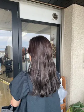 ロング カラー 菅原 彩加のヘアスタイル